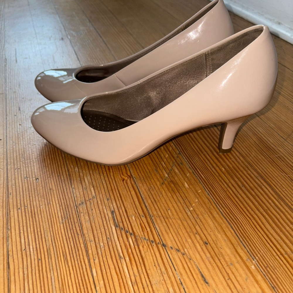 Classic Women's Nude Patent Mid Heel Pumps